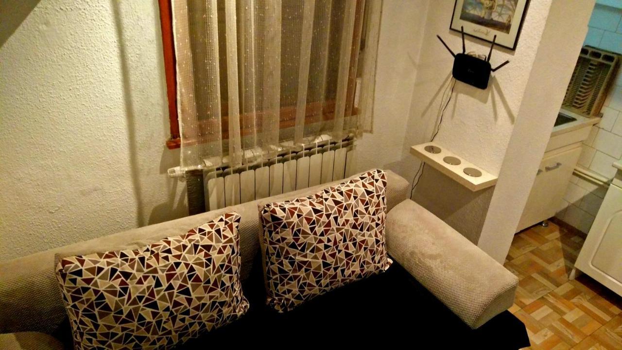 One Bedroom Apartment French Embassy Bucharest Exterior photo
